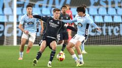 Hugo Burcio y Anxo Rodr�guez, durante el Celta Fortuna-Real Madrid Castilla.