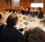 Diego Calvo, reunido ayer con integrantes de Ascega. 