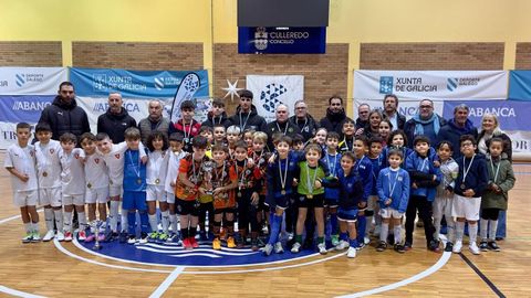 Imagen de los participantes en el Torneo Solidario Futsal a favor de C&aacute;ritas Vilaboa, que organiza el PP de Culleredo.