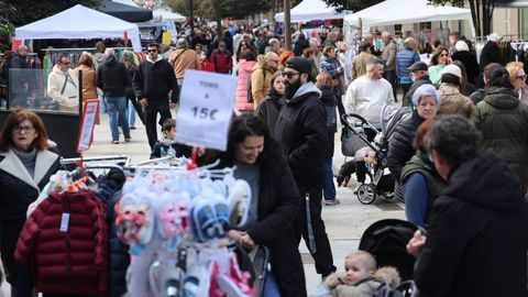 Centenares de personas se pasaron por el mercado de Zona Aberta