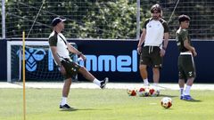 El entrenador del Celta Fortuna, Fredi �lvarez, en el entrenamiento de este viernes.