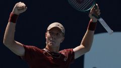 Landaluce celebra su victoria ante Korda en Miami.