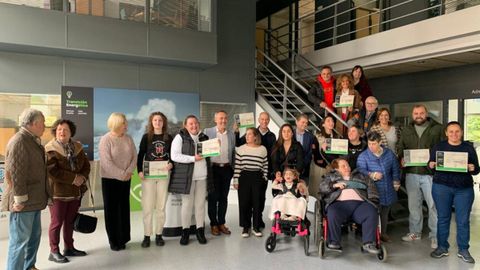 Integrantes premiados con los cheques regalo de FAEN