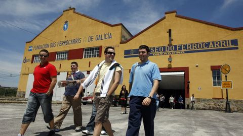 Un grupo de visitantes saliendo del museo ferroviario de Monforte, en una imagen de archivo