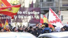 Manifestaci�n de la organizaci�n Revuelta, vinculada a Vox, ante la sede nacional del PSOE