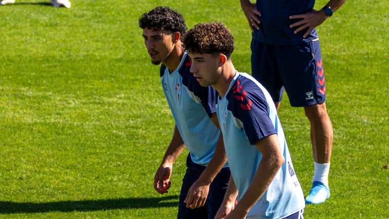 Hugo Burcio, junto a Couhaib Driouech, en el entrenamiento del Celta de este mi�rcoles.