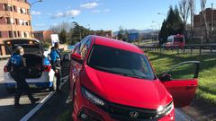 La conductora estrell� el coche contra un quitamiedos