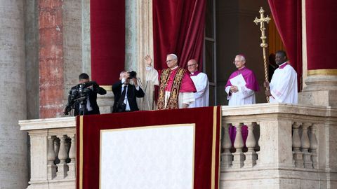 En sus primeras palabras, el papa León XIV ha hecho un llamamiento a la paz y unidad