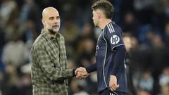 Guardiola y Valverde se saludan al terminar el partido en M�nchester.