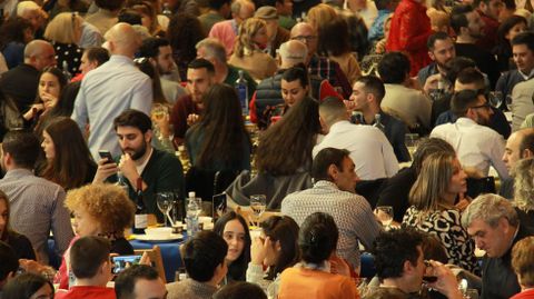 Codillo.M�s de 1.050 comensales se citaron en la Festa do Codillo
