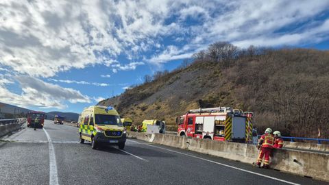 Accidente mltiple ocurrido en la autova A-67, a la altura del municipio cntabro de Brcena de Pie de Concha.