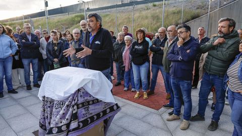 Reunión en A Gudiña para crear una plataforma para instar a Renfe a que no elimine paradas de recorridos del tren en esta estación de Ourense.