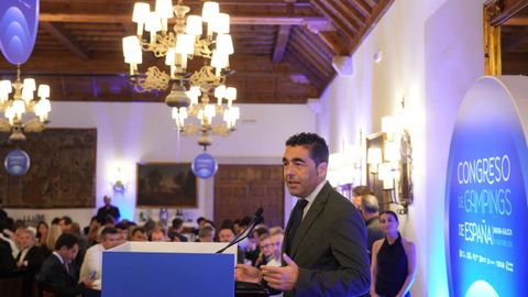 El presidente de la Diputaci�n de Pontevedra, Luis L�pez, en el congreso sobre c�mpings celebrado en Baiona