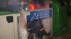 Contenedores ardiendo en Cuntis