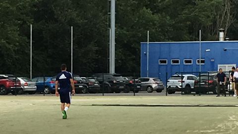 Joselu abandonando el entrenamiento de este martes