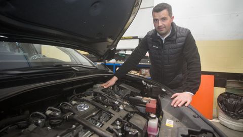 El jefe de taller de Toyota, José Alvariño, atiende, sobre todo, averías de limpieza de la ventilación