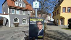 Vista del cartel electoral de la ultraderechista Alternativa para Alemania (AfD) en Donaueschingen, Alemania este s�bado.
