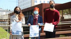 Esther Latorre e Hugo Pereira, de Colectivo Glovo, coa concelleira de Cultura, Maite Ferreiro