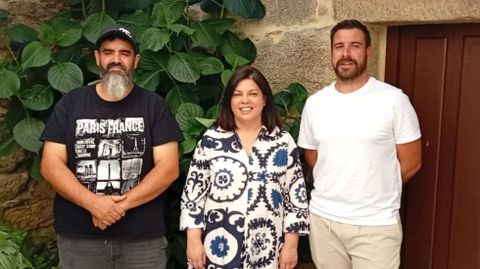 Rub�n P�rez, a la izquierda, junto a la alcaldesa, Patricia Dom�nguez, y de Javier Rodr�guez, que tom� posesi�n el mes pasado.