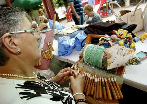 La tradici�n no est� re�ida con la modernidad ni el humor, como demuestra esta palilleira. 