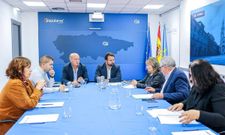 El presidente del PP de Asturias, lvaro Queipo, y el diputado autonmico Luis Venta, reunidos con organizaciones agrarias.