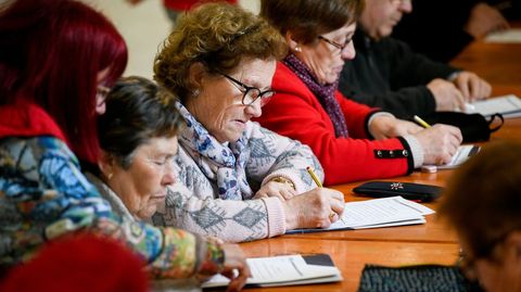 Clases de memoria en el centro social de Forcarei. 