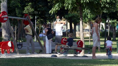 Familias en un parque en una foto de archivo