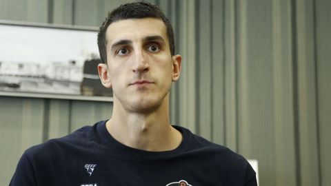 Dejan Kravic en su presentación con el Obradoiro en 2019
