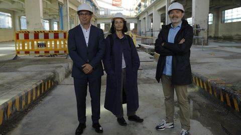 Antonio Rodrguez del Corral, presidente del Clster TIC; Amparo Casares, vicerrectora de Infraestructuras y Sostenibilidad; y Alfonso Martnez, director de la Cidade das TIC