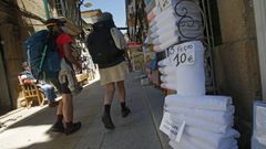 Arancha y Jeni, en Valen�a, volaron a Santiago desde Valencia para empezar la ruta en Portugal