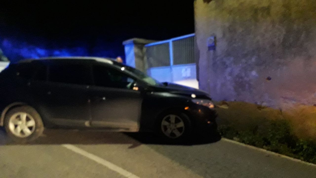 Herida una conductora tras chocar contra el muro de una vivienda en ...