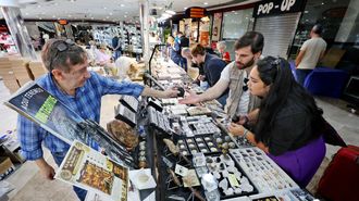 La feria dedicada a los minerales se celebra en el centro comercial plaza El&iacute;ptica.