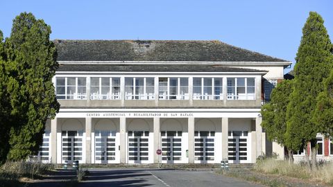 Fachada del hospital San Rafael, que lleva aos cerrado