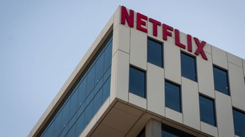 Logotipo de Netflix en un edificio de la compa&ntilde;&iacute;a en Los &Aacute;ngeles (EE.UU.)