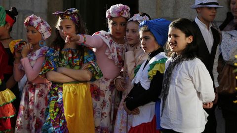 Desfile de carnaval del conservatorio de Ribadavia.En Ribadavia, el desfile de entroido combin disfraces y mucha msica. Estaba protagonizado por los integrantes del conservatorio