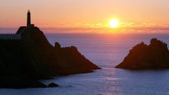 Puesta de sol en cabo Vil�n, en Camari�as.