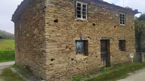 Casa de piedra que se vende en Trabada por 10.000 euros