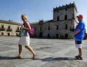 Muchos son ya los turistas que disfrutan del buen tiempo en la comarca arousana.