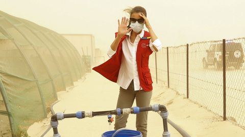 La reina Letizia, en una tormenta de arena durante su ltimo viaje a Mauritania