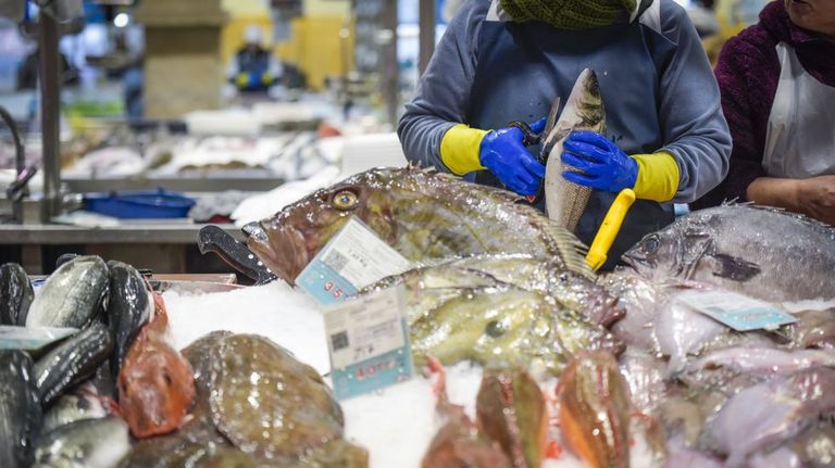 Un puesto de la plaza de Pontevedra este viernes por la ma�ana