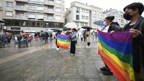 Varias personas concentradas en Laln