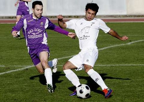 Anthony, a la derecha, en un partido con el Lemos en A Pinguela la pasada temporada.