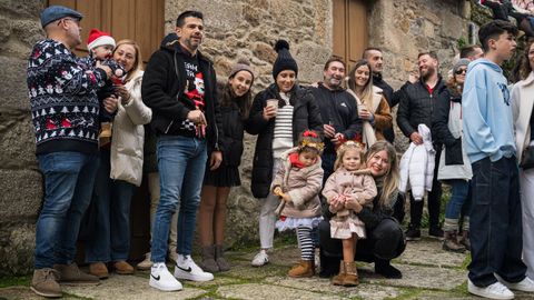 Fiesta en el barrio pobrense de A Covecha en Nochebuena.