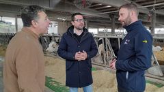El delegado territorial de la Xunta visit� una explotaci�n ganadera de Mazaricos.