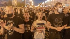 Manifestantes protestan contra el presidente de Bielorrusia, Alexander Lukashenko y reclaman una repetición de las elecciones que consideran manipuladas