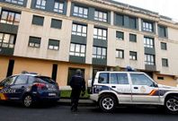 La Polic�a investig� varios edificios de Ribeira, como este en el barrio de Abesadas.