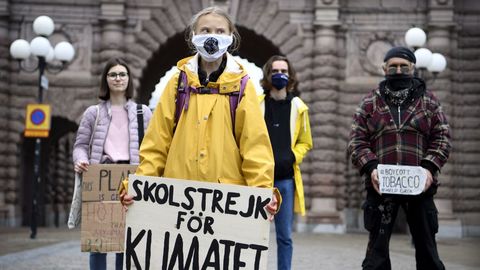 La activista Greta Thunberg encabeza una protesta de Fridays For Future en el Parlamento sueco el pasado d�a 9