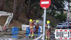 Actuaci�n de los bomberos de Vigo en la zona