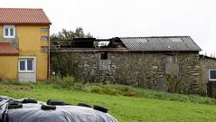 Exterior del alpendre quemado.