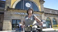 Comba Torre, que combina cada da el bus, el tren y la bici para ir de casa a su trabajo y viceversa.